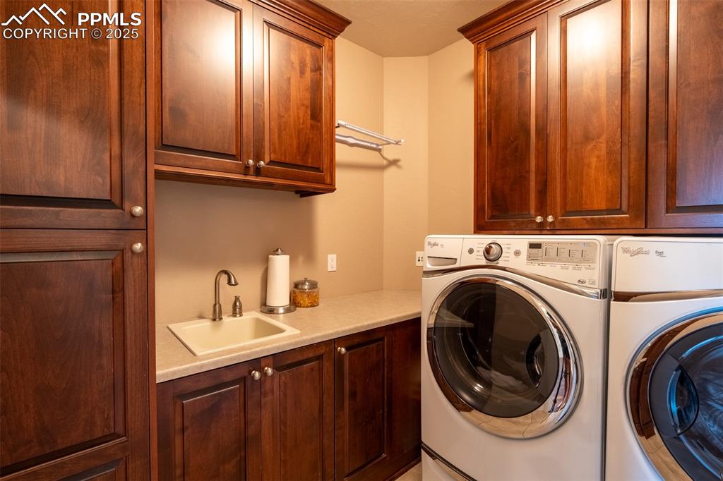 Image 34 of 50: Upstairs Laundry Room