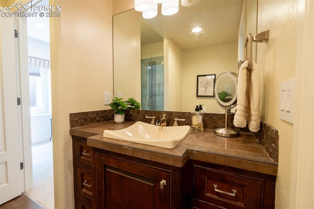 Image 42 of 50: Downstairs Bathroom