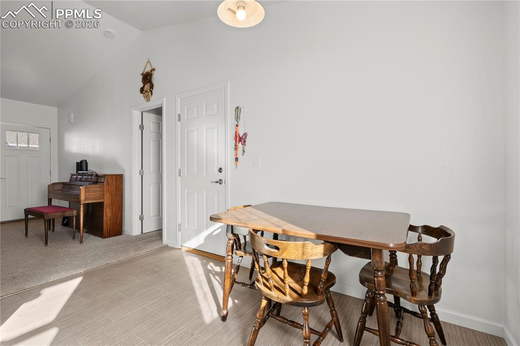 Image 13 of 25: Dining Area