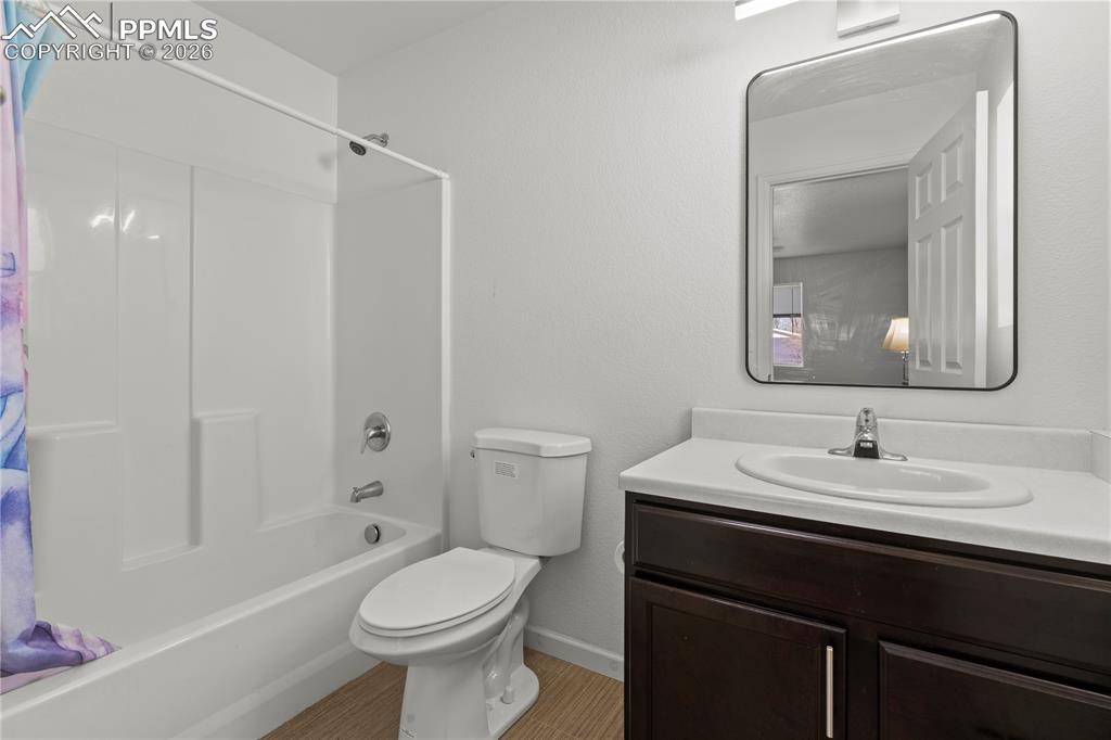 Image 18 of 25: Master Bathroom