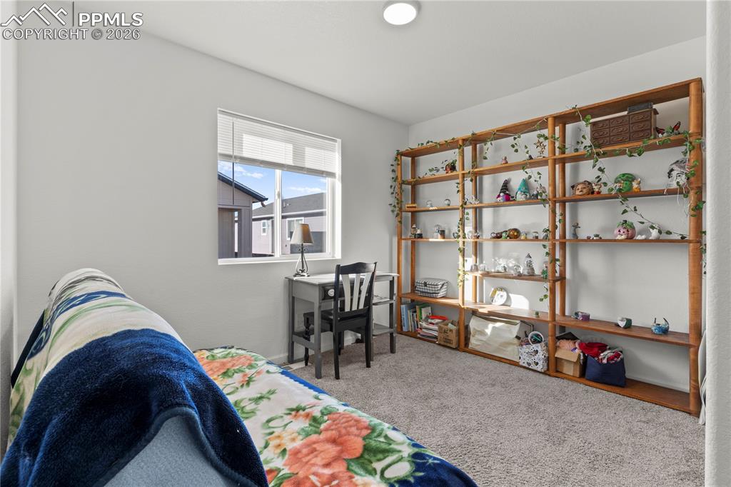 Image 20 of 25: Bedroom