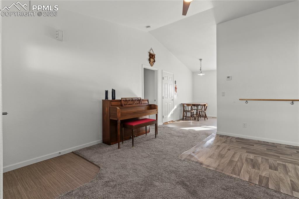 Image 5 of 25: Sitting Room