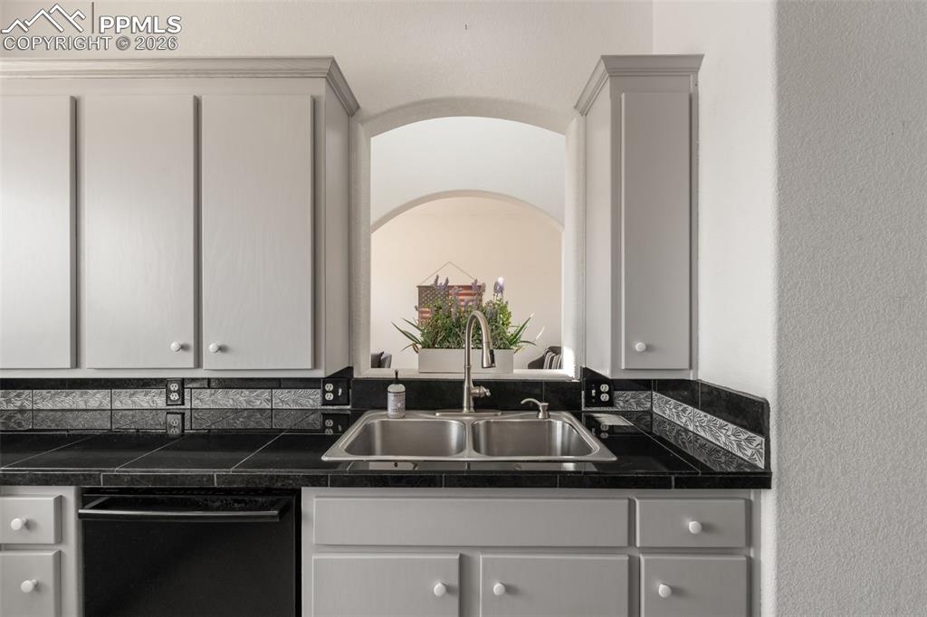 Image 11 of 33: Kitchen