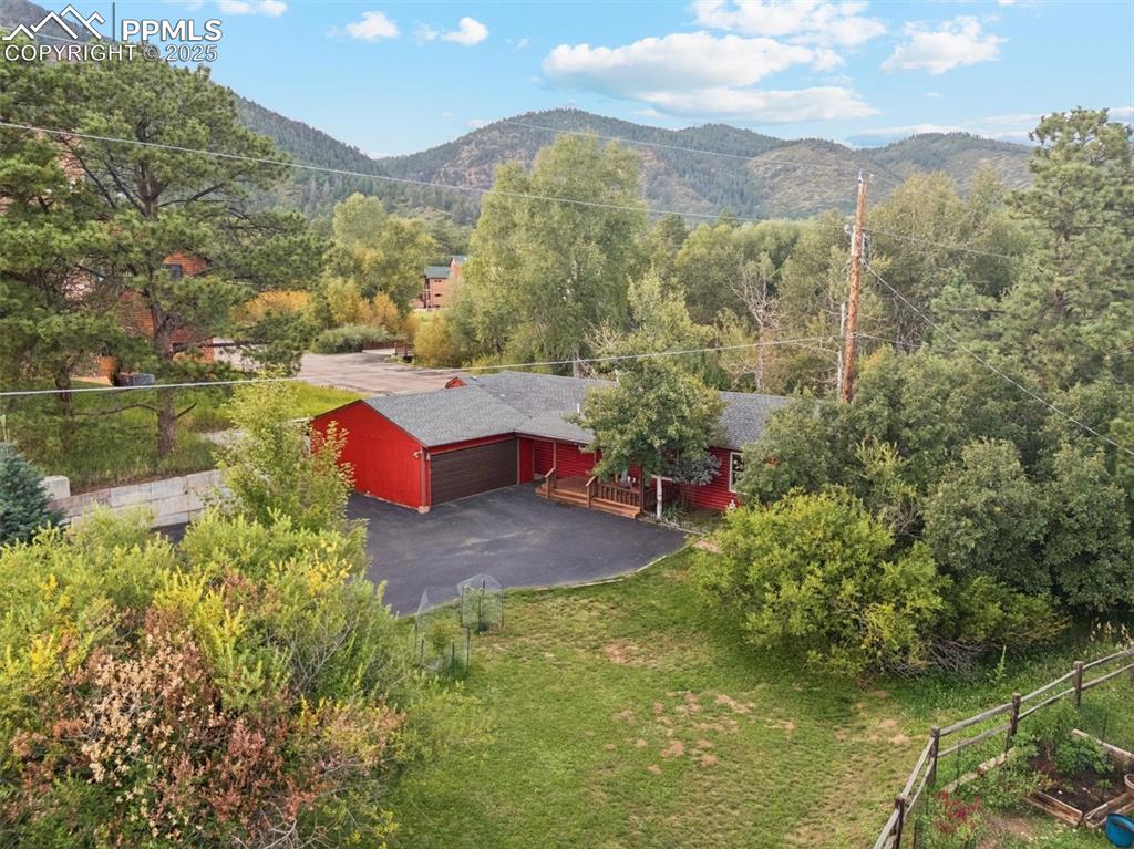 Image 16 of 22: View of mountain background