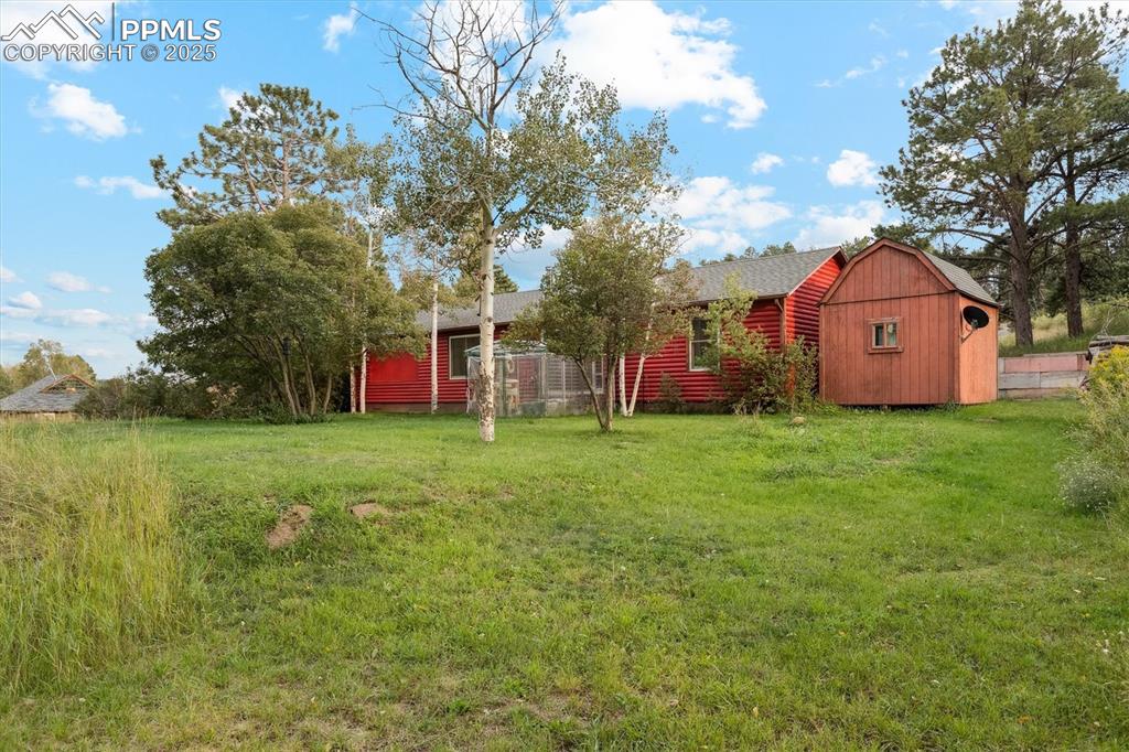 Image 17 of 22: View of green lawn