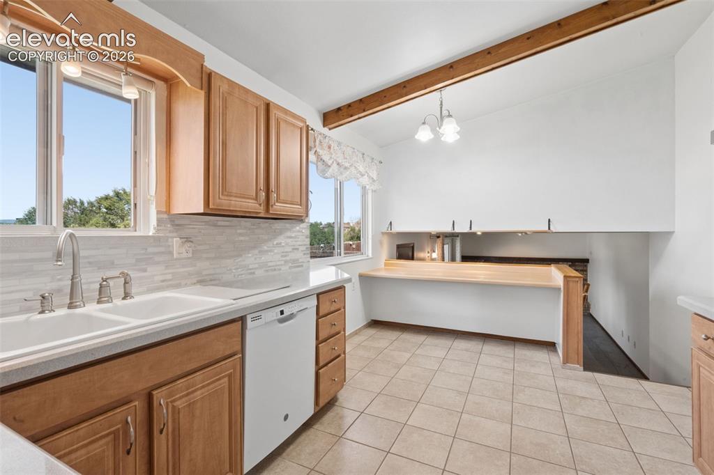 Image 14 of 47: Kitchen