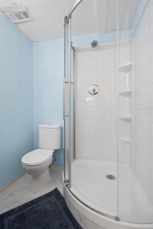 Image 42 of 47: Bathroom