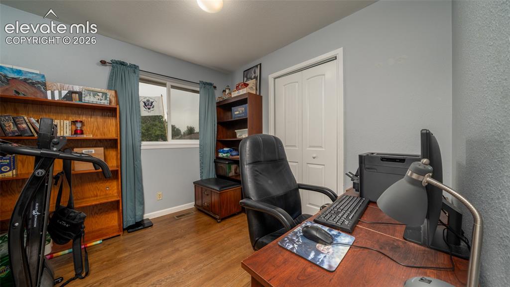 Image 10 of 17: Office