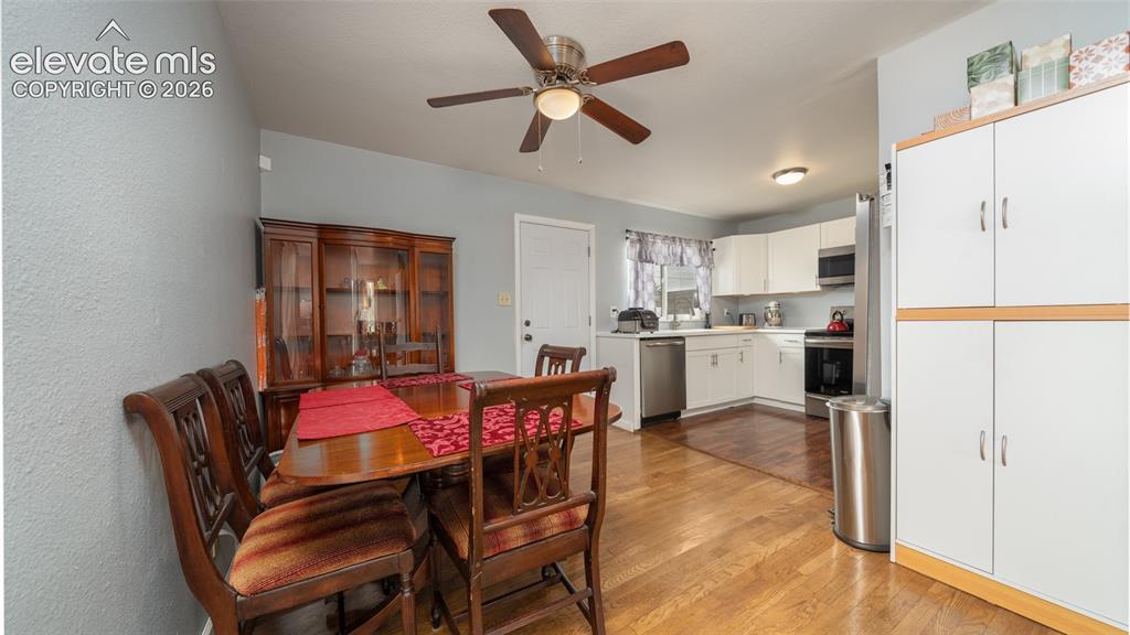 Image 4 of 17: Dining Area
