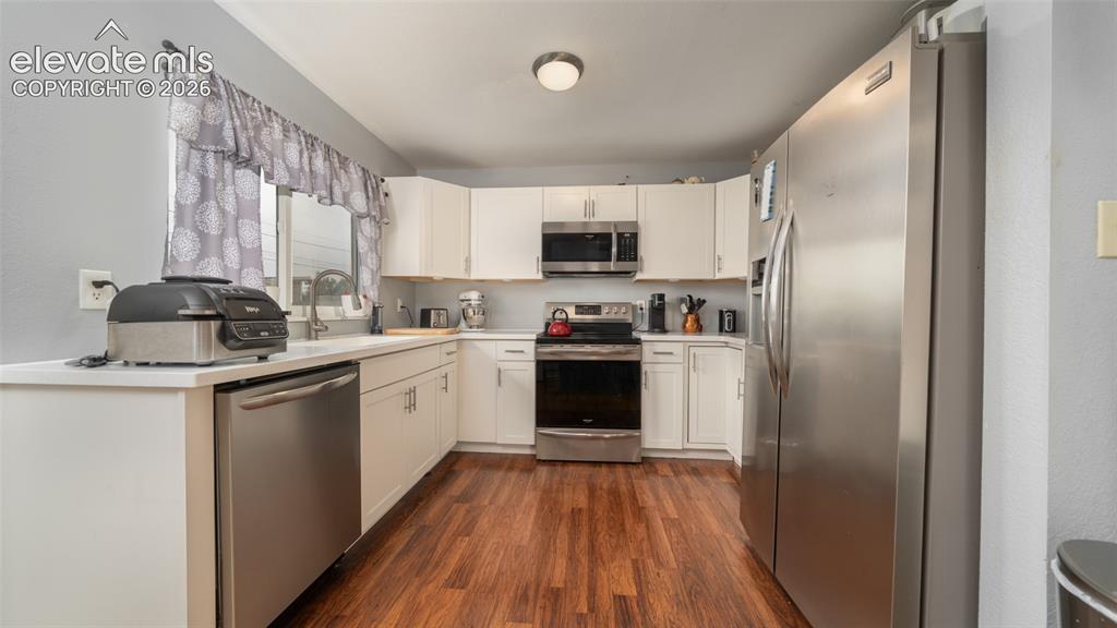 Image 5 of 17: Kitchen