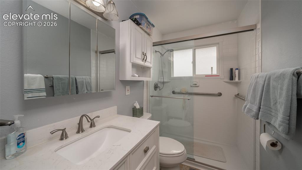 Image 8 of 17: Bathroom
