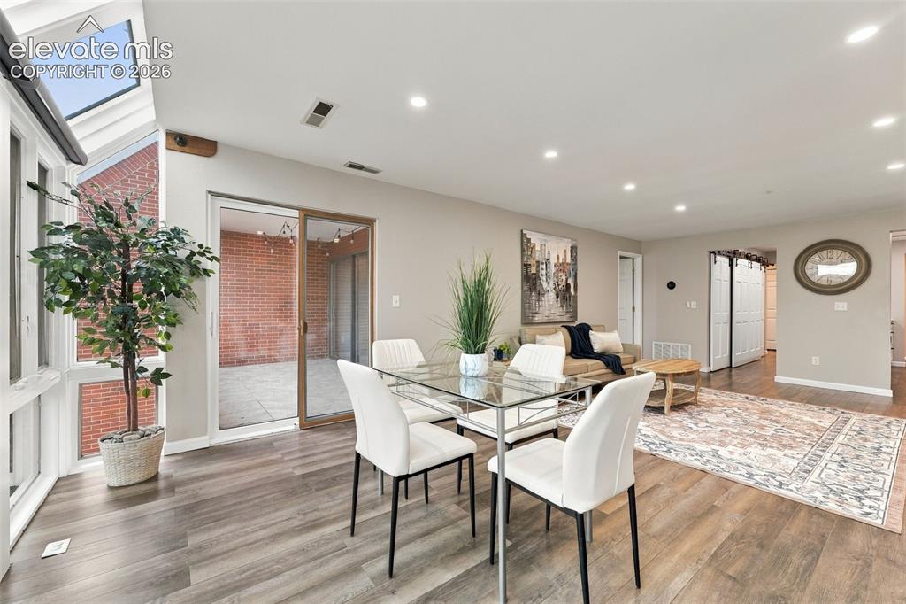 Image 12 of 47: Dining Area