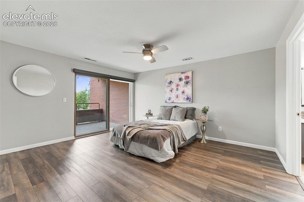 Image 17 of 47: Bedroom