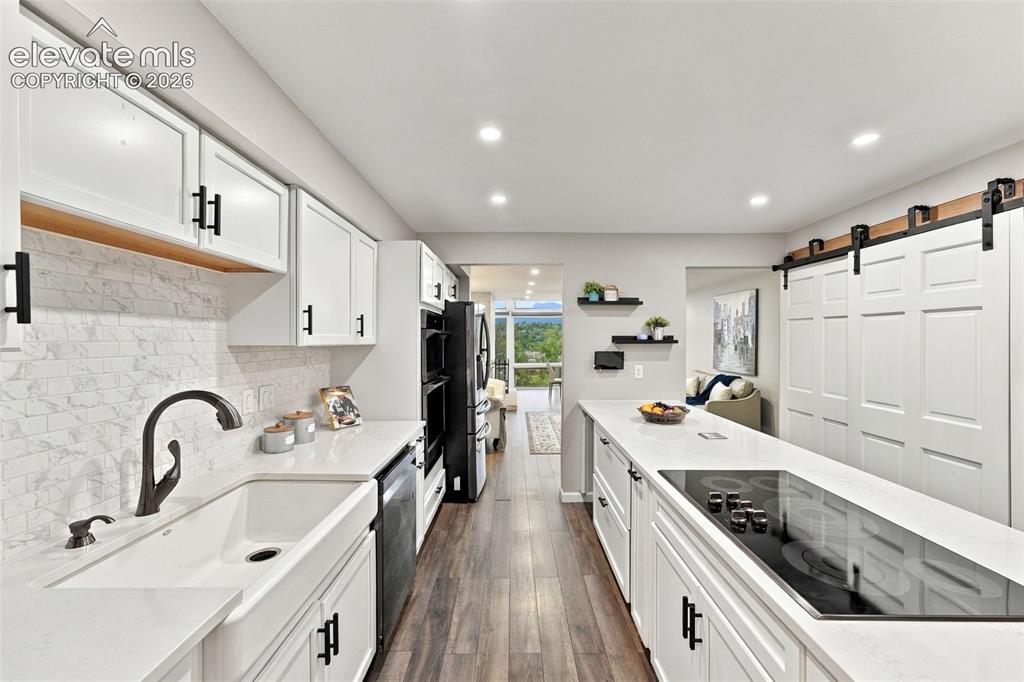 Image 2 of 47: Kitchen