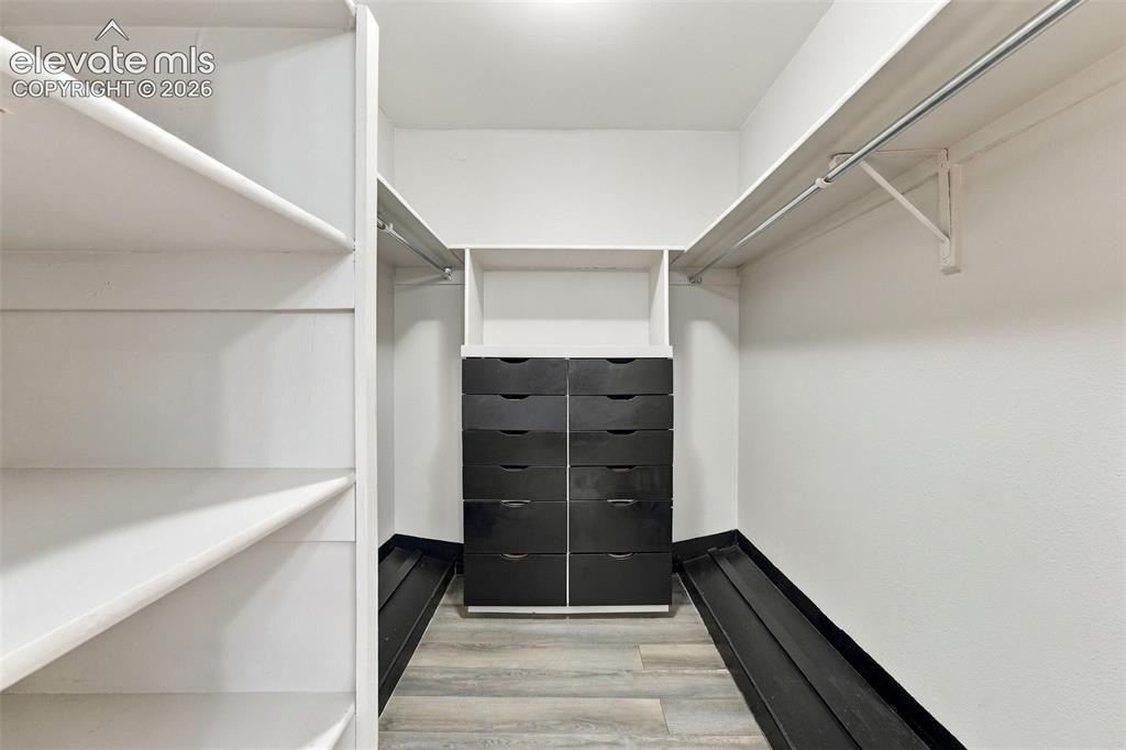 Image 22 of 47: Closet