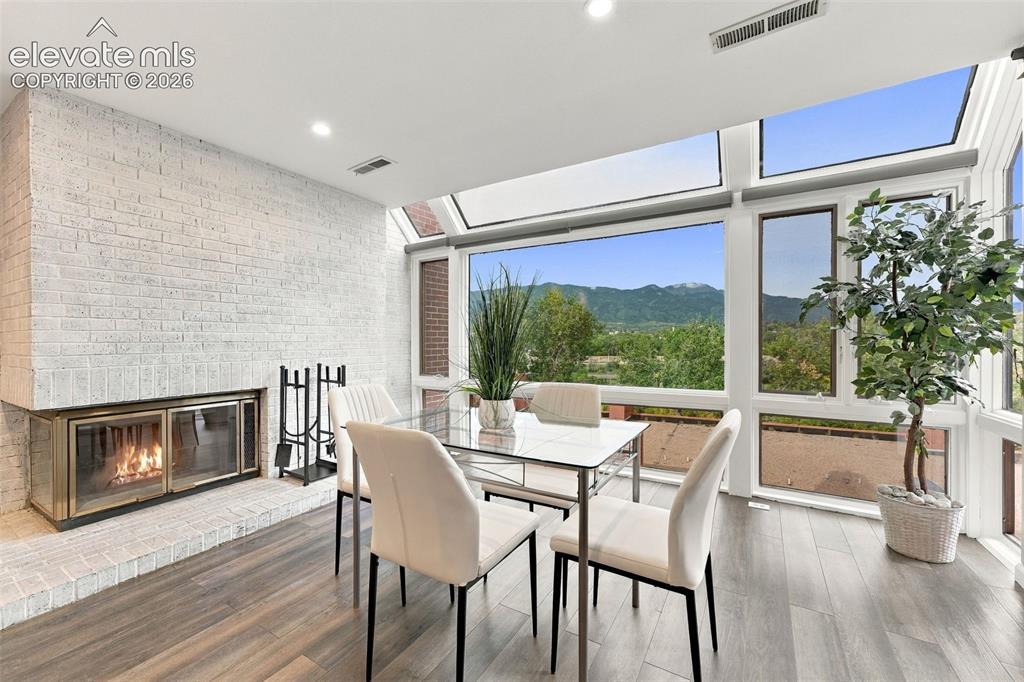 Image 5 of 47: Dining Area