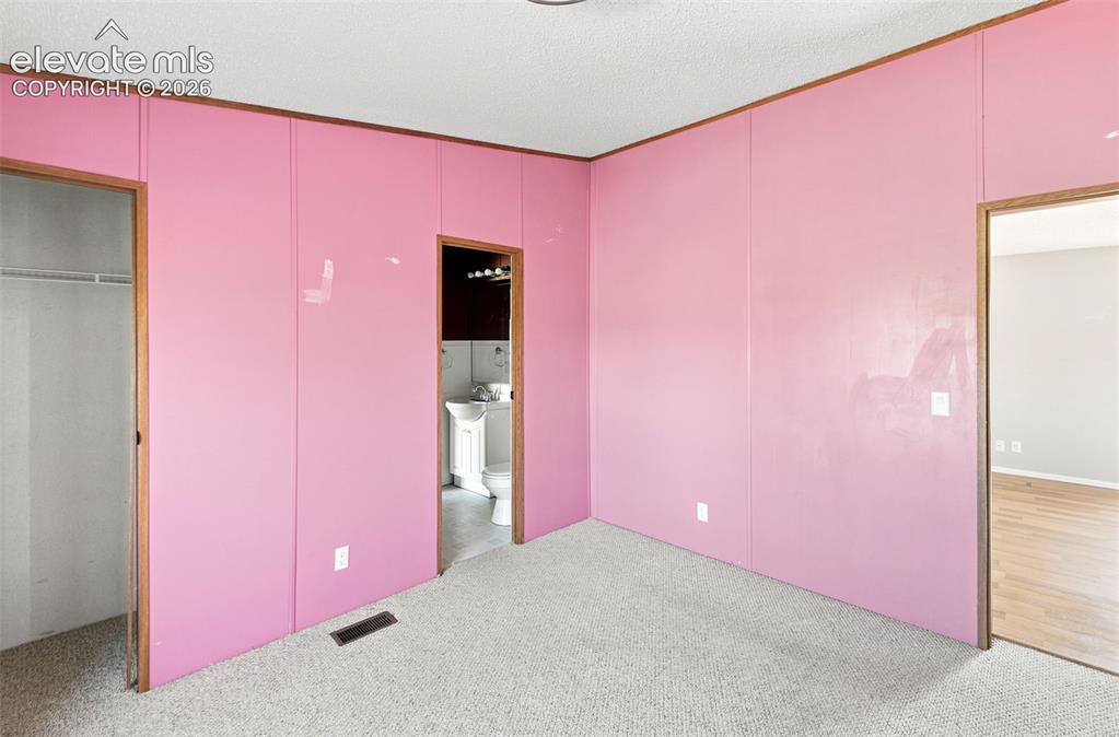 Image 11 of 50: Bedroom
