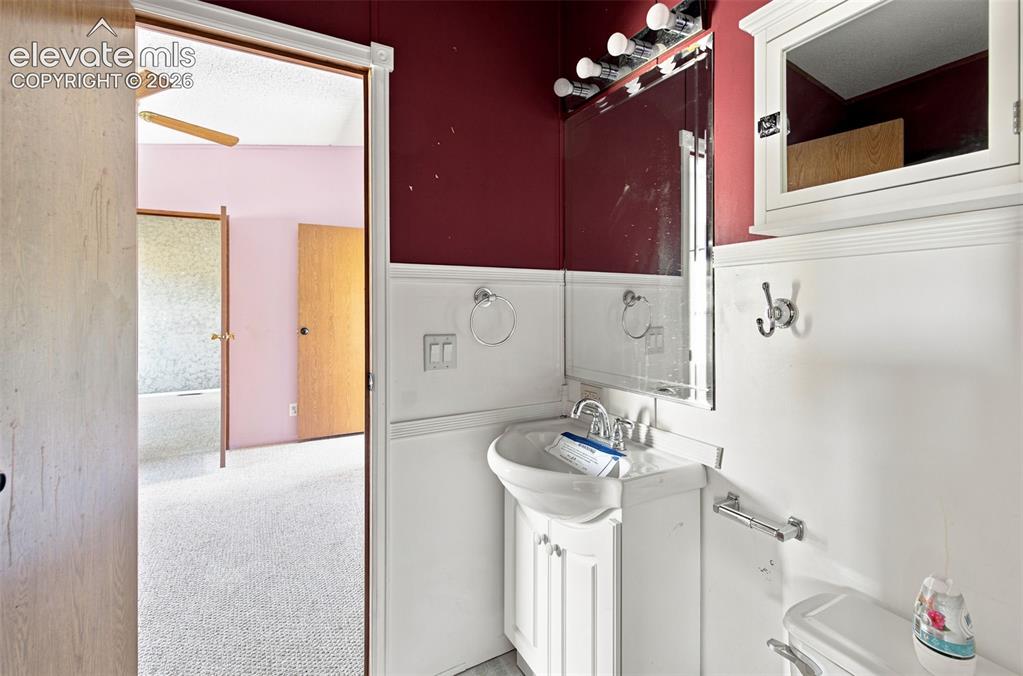 Image 12 of 50: Bathroom