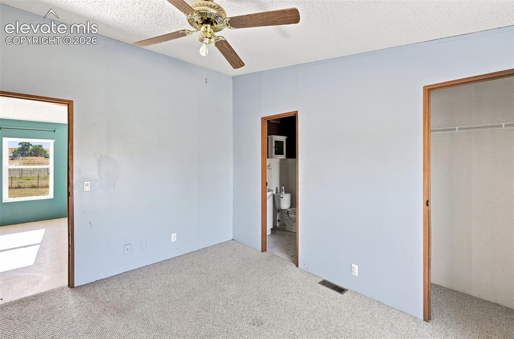 Image 15 of 50: Bedroom