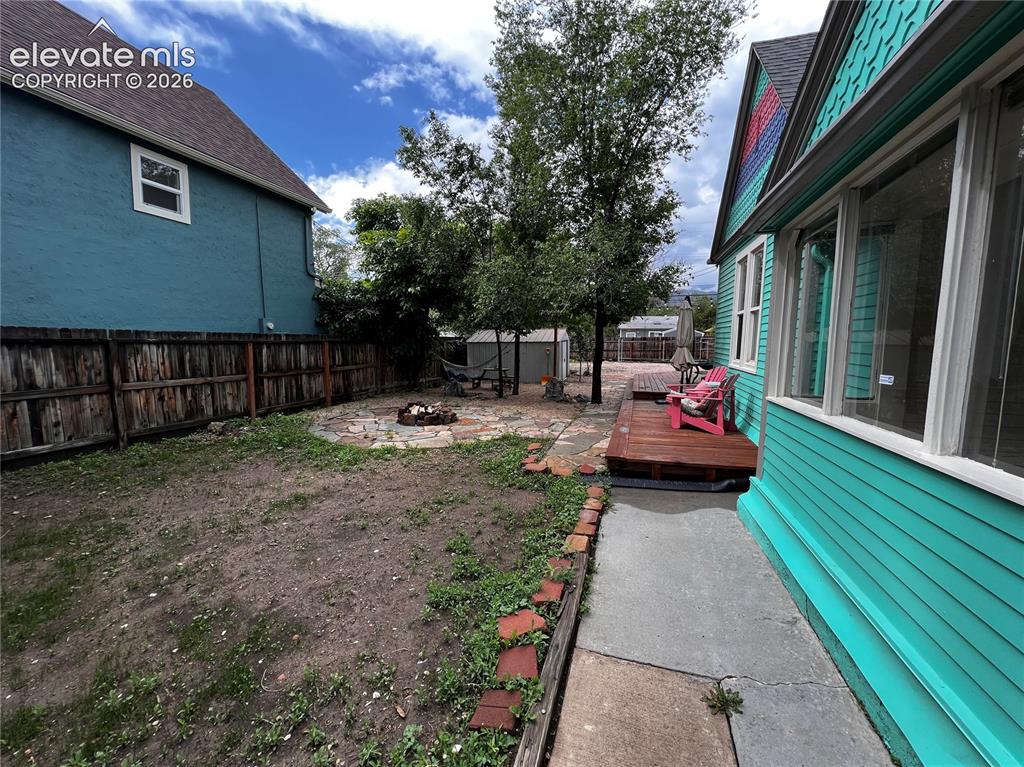 Image 2 of 12: Yard