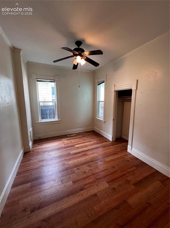Image 6 of 12: Bedroom