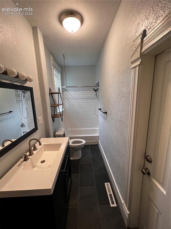 Image 7 of 12: Bathroom