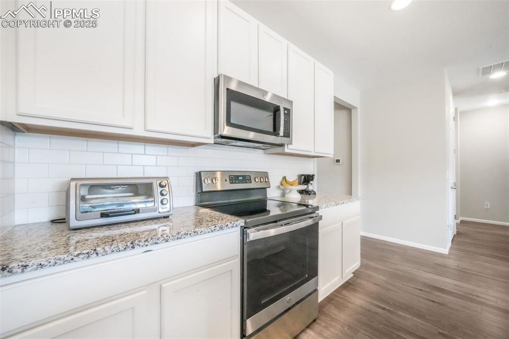 Image 17 of 47: Granite counters, large island with oversized sink, stainless steel applian