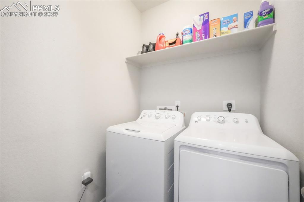 Image 32 of 47: Landry area