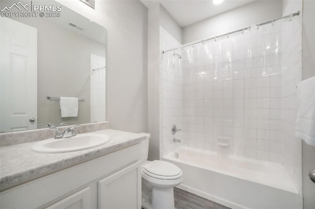 Image 7 of 47: Full bathroom