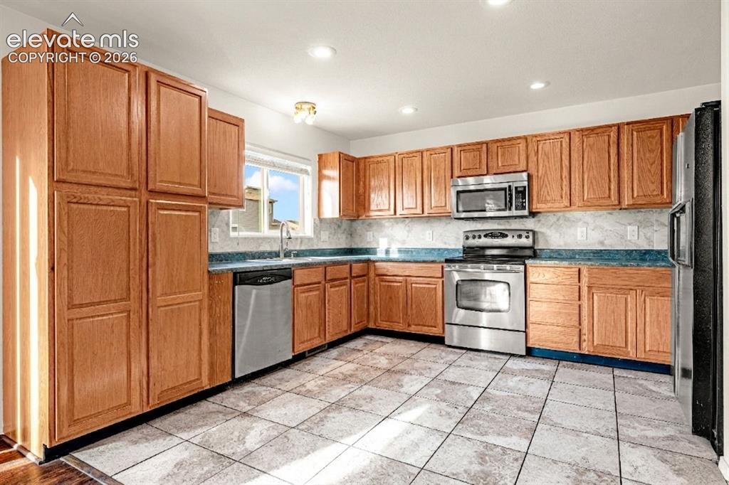 Image 7 of 31: Kitchen