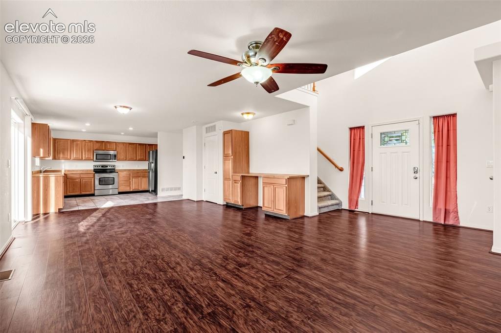Image 8 of 31: Living Room