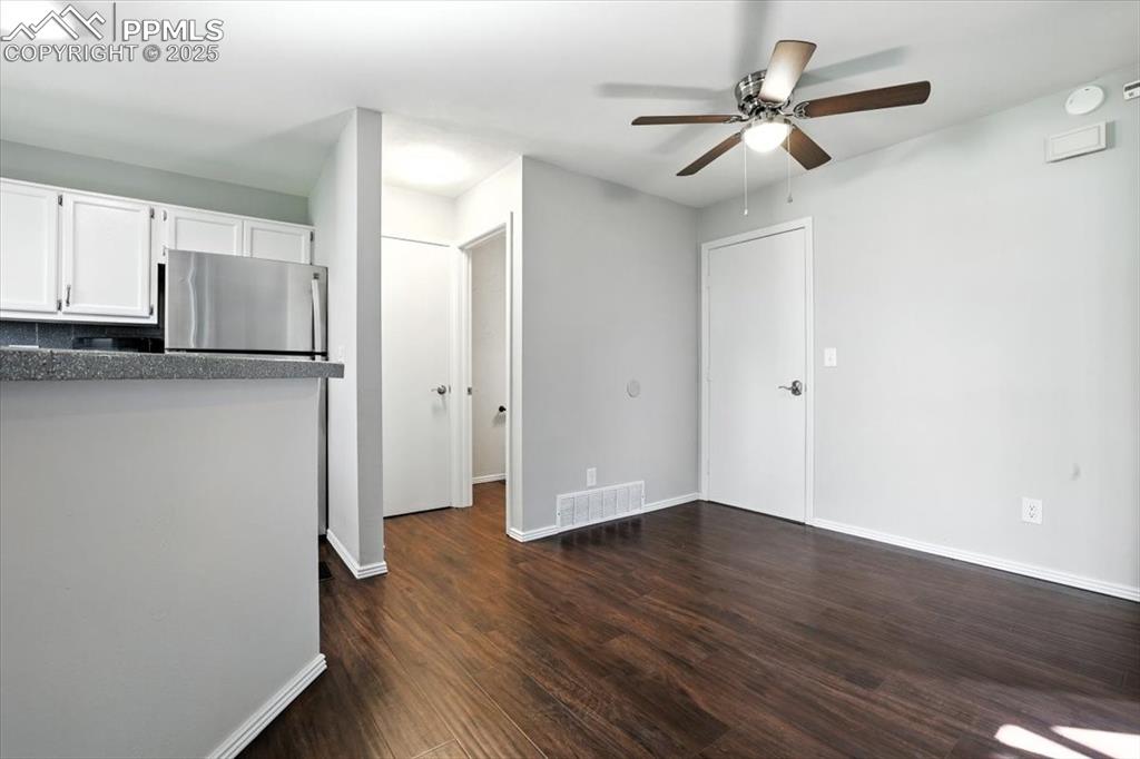 Image 12 of 34: Dining Area