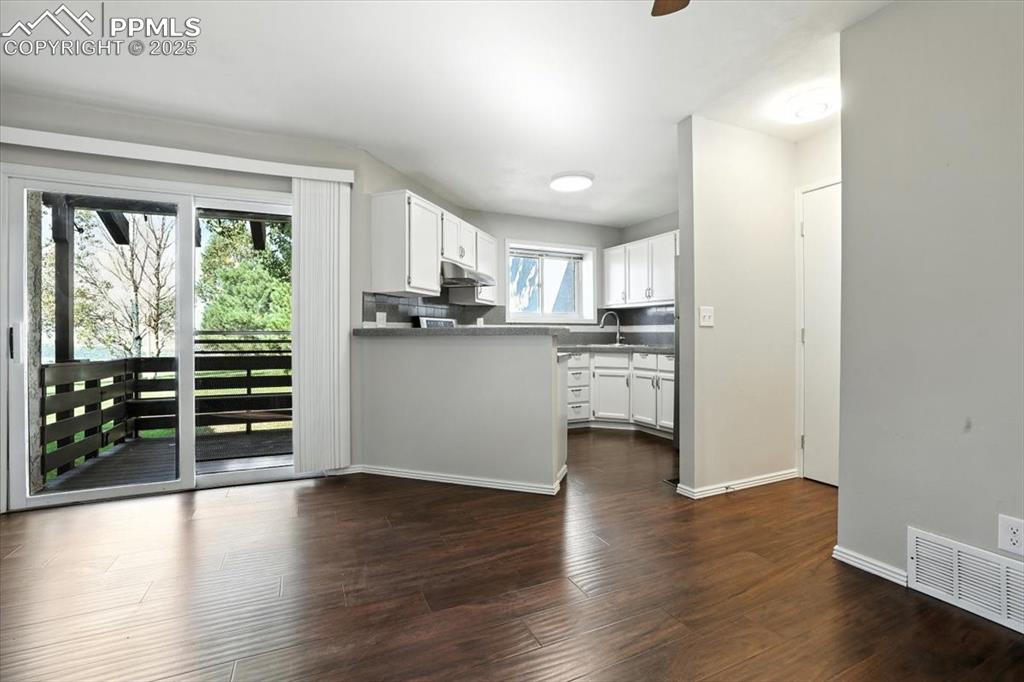 Image 7 of 34: Kitchen