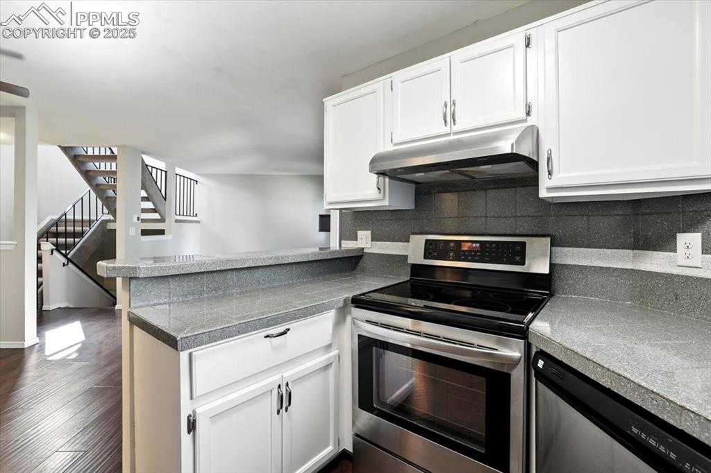 Image 9 of 34: Kitchen