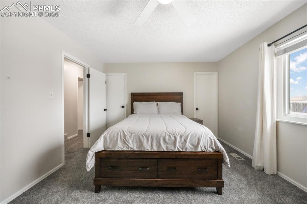 Image 27 of 50: Bedroom