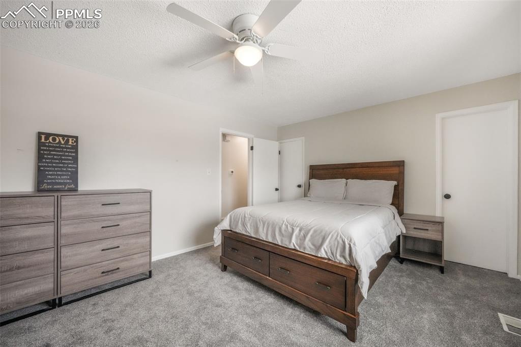 Image 28 of 50: Bedroom