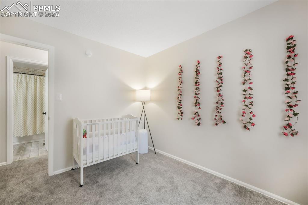 Image 33 of 50: Bedroom