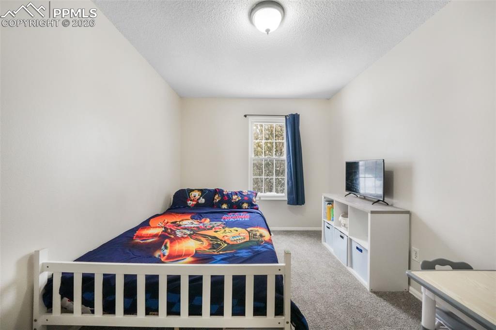 Image 39 of 50: Bedroom