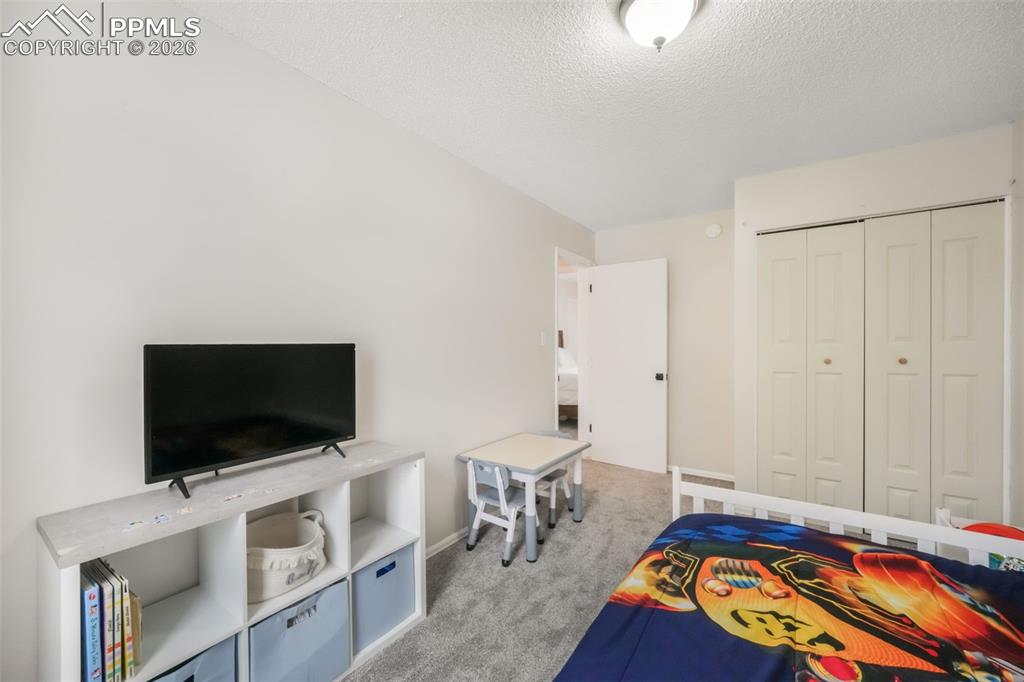 Image 40 of 50: Bedroom