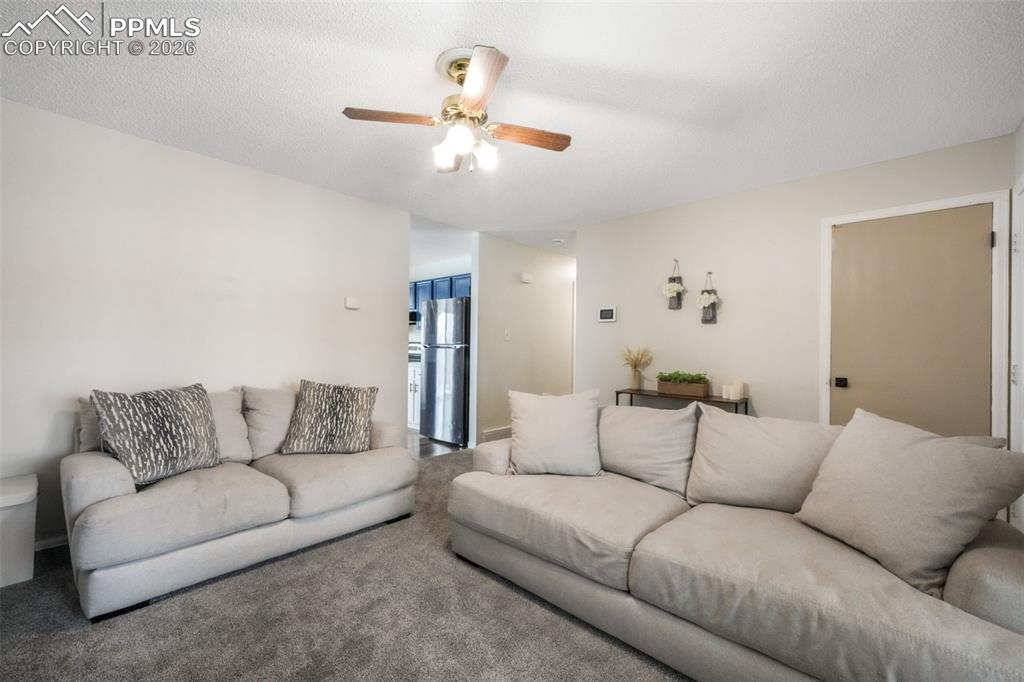 Image 6 of 50: Living Room