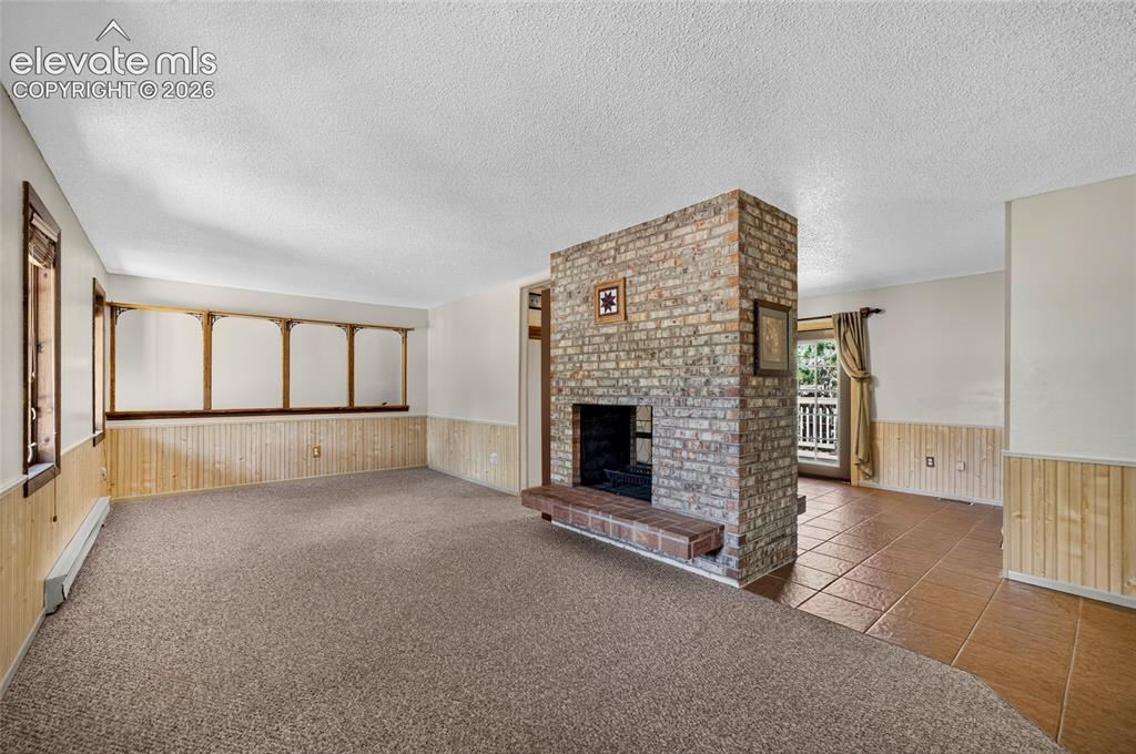 Image 15 of 23: Living Room