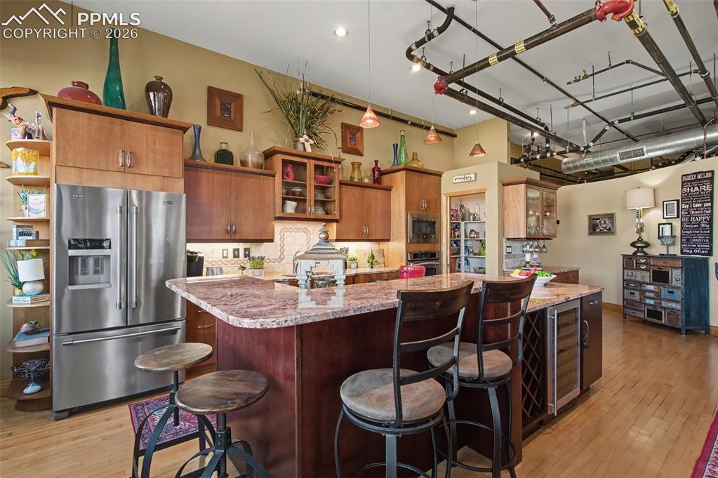 Image 10 of 49: Kitchen