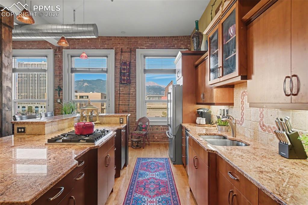 Image 11 of 49: Kitchen