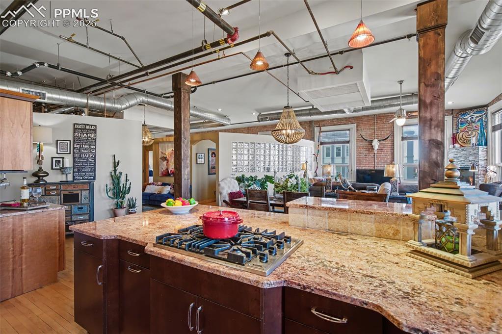 Image 16 of 49: Kitchen