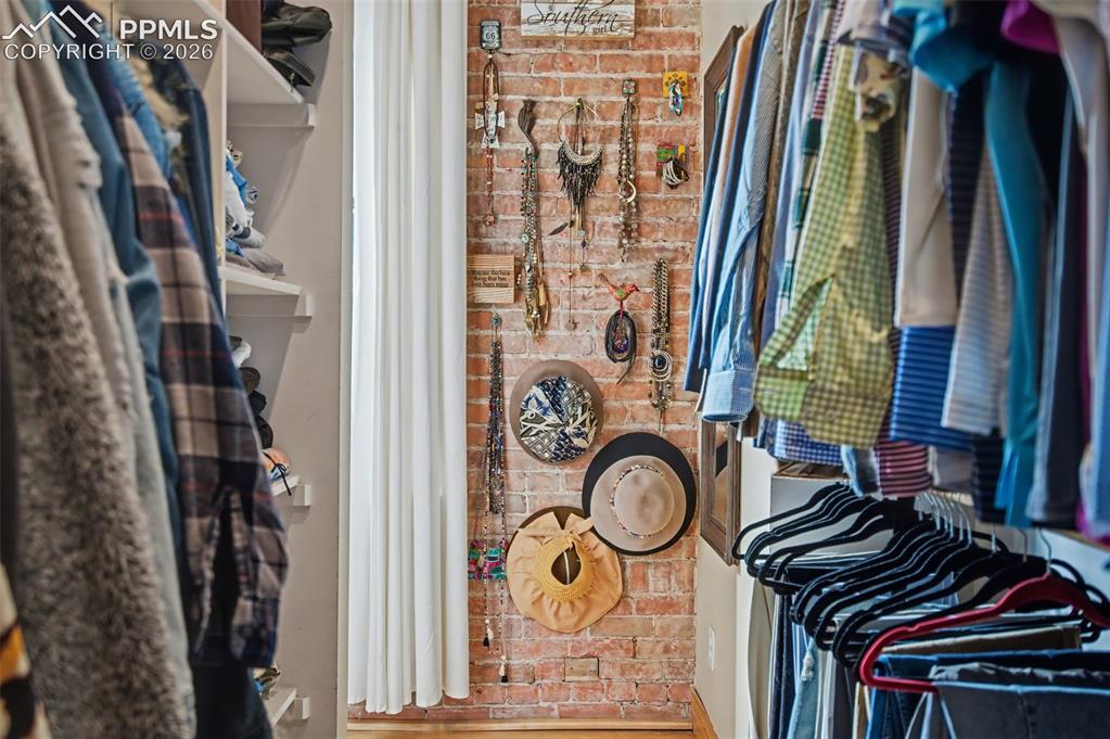Image 29 of 49: Closet