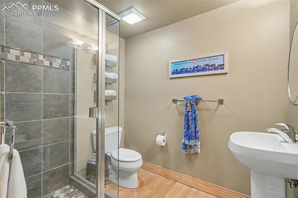 Image 39 of 49: Bathroom