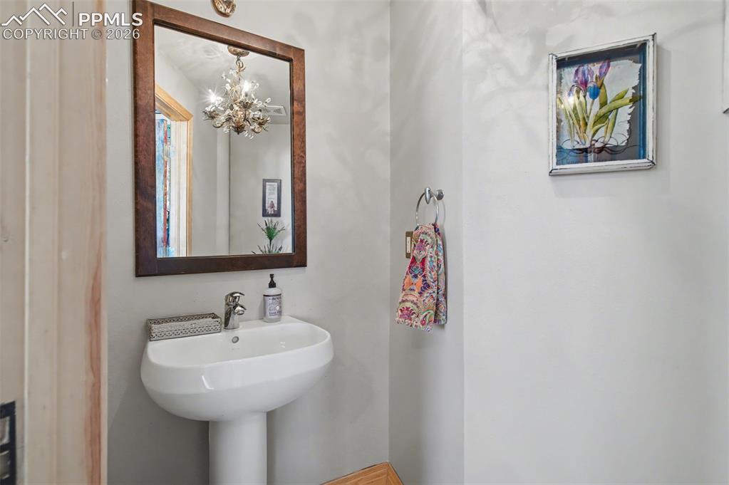 Image 48 of 49: Bathroom