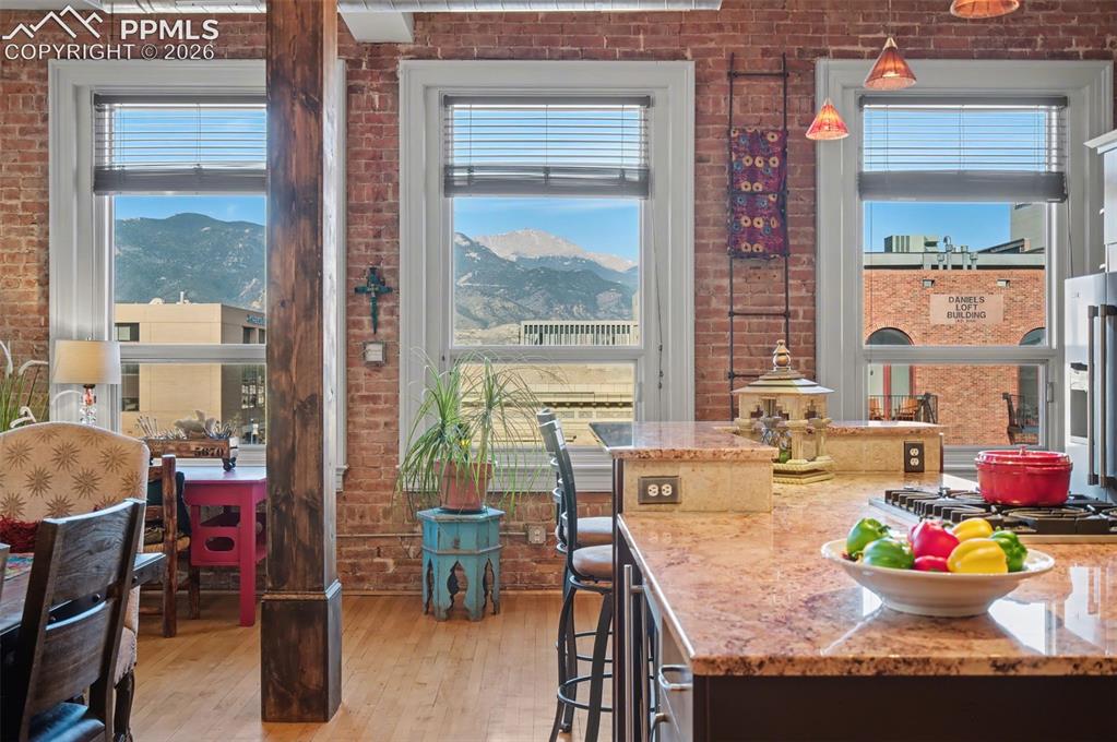 Image 7 of 49: Kitchen