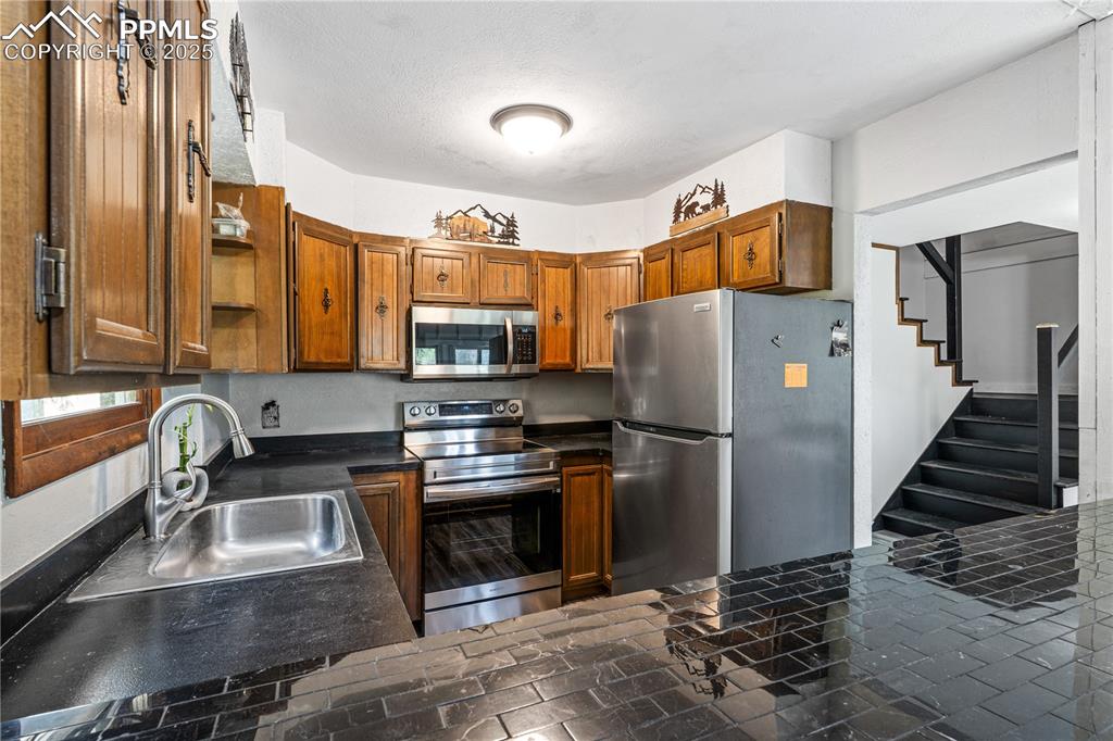 Image 10 of 36: Kitchen