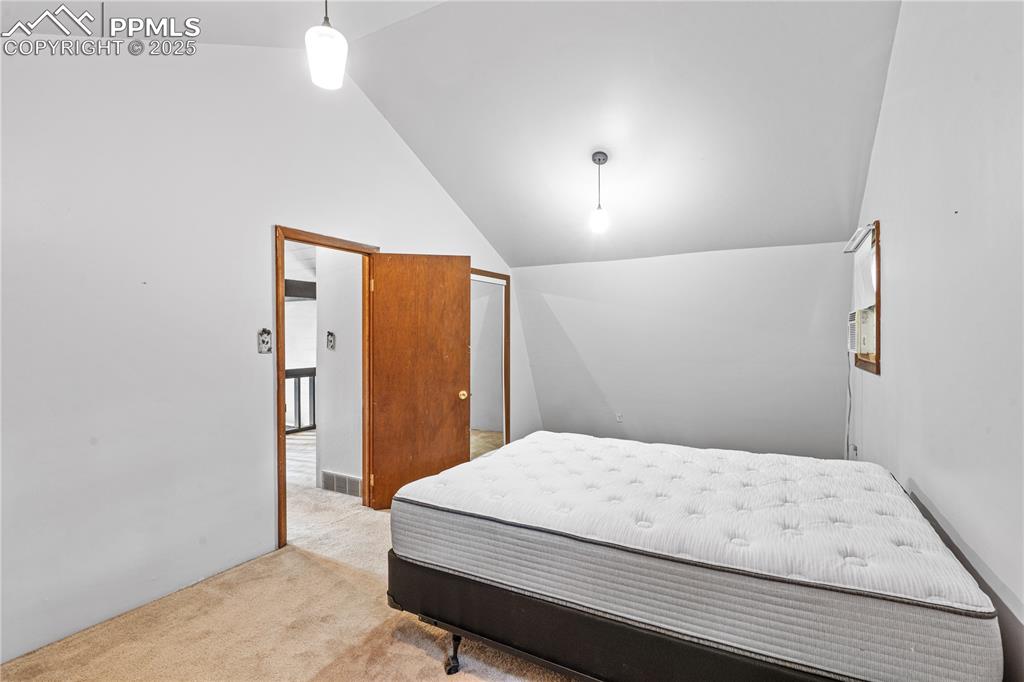 Image 15 of 36: Bedroom